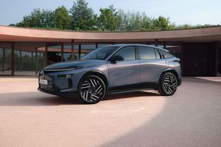 Hatchback Ypsilon už nebude jediný člen rodiny: Lancia představila nový crossover a oživila slavné jméno - Garáž.cz