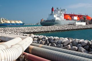 Katar se chystá na zprovoznění Hormuzského průlivu, stahuje tankery do své továrny na zemní plyn - Novinky