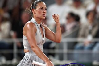 Hořké vyřazení vstřebává po svém. Semifinalistka Roland Garros odrovnala fanoušky fotkami z pláže - Sport.cz