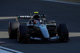 Russell přišel o neporazitelnost. První pole position v kariéře si v Číně vyjel Antonelli - Sport.cz
