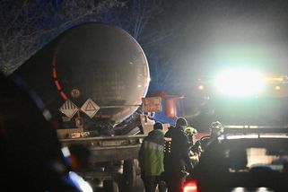 Řidiče, který policistům na Nymbursku ujížděl a narazil do cisterny, kontrolovali den předtím. Měl přijít podat vysvětlení - Novinky