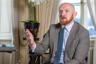 Čtyři roky a dost. Oblíbený britský velvyslanec v Praze končí: Je lepší odejít, dokud vás mají rádi