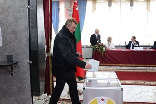 Bělorusko v referendu umožnilo umístění jaderných zbraní na svém území - Novinky