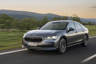 Za volantem nové Škody Superb ve formě vrcholné limuzíny: Vlajková loď je jen jedna - Novinky