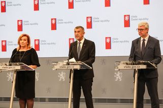 Konec rozhlasových a televizních poplatků? Vláda v...