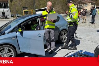 Mobilní hlukoměr na upravené výfuky. Jako první v zemi ho mají policisté v Jeseníkách
