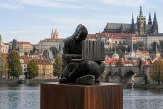 Praha se dočká sochy tvůrce Bitcoinu, komunita vybrala přes jeden celý bitcoin