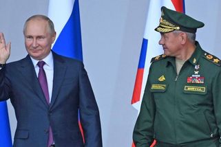 Putin se vysmál útokům na Rusko, Šojgu představil plán odvety Západu