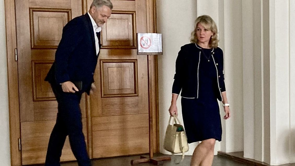 Soudkyně z Prahy 9 přiznala pomoc stíhanému manželovi. Přijde o pětinu platu - Seznam Zprávy