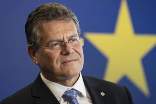 Cla zničí obchod mezi EU a USA, varoval eurokomisař Šefčovič - Novinky