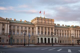 Ruský politik v Petrohradu vyzval k použití jaderných zbraní. Vypnuli mu mikrofon - Novinky