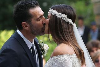 Svatba Gigiho Buffona (46) se smyslnou Ilarií (51): Nechyběli synové z manželství se Šeredovou ani Belluci s Burtonem - Super.cz