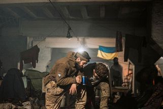 Hrdinové z oddílu Azov se vrací do města „apokalypsy“. Rusům napsali, co můžou čekat