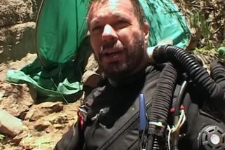 Kamera natočila zoufalý boj muže o přežití. Zachraňoval kolegu, sám při tom přišel o život | Bez pudu sebezáchovy