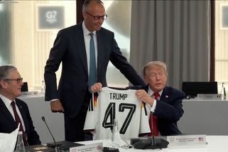 Merz zaskočil Trumpa dárkem. Radost měl, až když se podíval blíž - Novinky