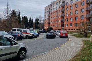 Lidé v Jablonci bojují za bezpečnější ulici. Čelí pokutám i bezohledným řidičům - Novinky