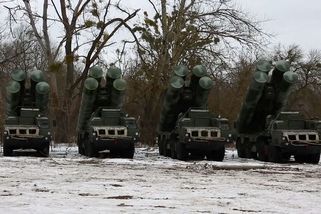 Bělorusko uvedlo do pohotovosti raketové systémy S-400 a Iskander - Novinky