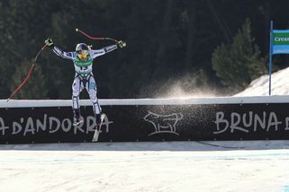 Šestnáct setin od pódia! Ledecká předvedla další skvělou jízdu, Rakušanka měla těžký pád - Sport.cz