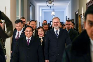 Vietnamské komunisty Česko hostilo v hotelu za dva miliony korun - Novinky