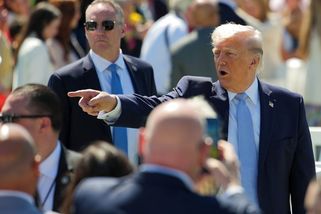 Podezřelé obchody před Trumpovými výroky už prověřuje americká komise - Seznam Zprávy