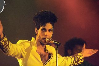 Frajer, který změnil pop. Nová píseň Prince připomíná smutné výročí | Headliner