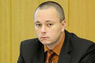 Vysoce postavený policista sice vynášel informace, ale zas tak hrozné to nebylo. Nejvyšší soud mu zmírnil trest - Novinky