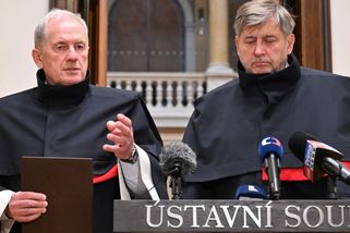 Soud v případu dívky znásilňované otčímem selhal. Podmínku mu ale ÚS nezrušil - Novinky
