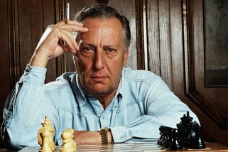„Pomiloval ses s StB.“ Autor špionážních knih Forsyth byl v Praze sledován - Seznam Zprávy
