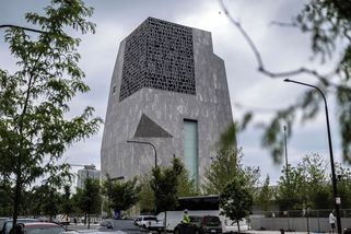 Fotky: Otevírá se Obamalisk, nejdražší prezidentská knihovna v dějinách USA - Seznam Zprávy