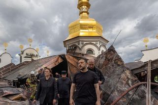 „Naše armáda tohle nedělá.“ Rusové mají jasno v tom, kdo pálil na chrám v Kyjevě