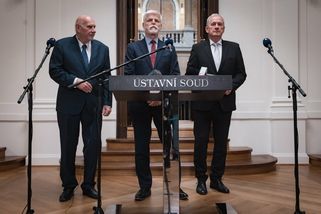 Ústavní soud případnou Pavlovu kompetenční žalobu...