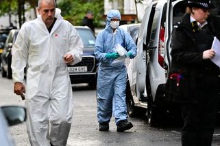 Stopy žhářských útoků na majetek britského premiéra vedou k ruskému diplomatovi - Novinky