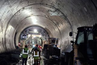 Tunel Homole nad D35 se nestihne, řidiči přesto zřejmě vjedou na dálnici dříve - Novinky