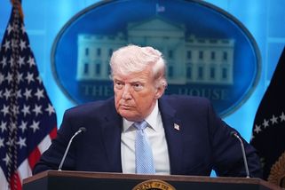 Jestli Írán zaútočí na naše lodě v Hormuzu? Smeteme ho z povrchu zemského, hrozí Trump