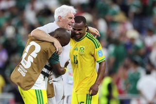 MS fotbal | Historický moment. Trenér Jihoafričanů byl po postupu ze skupiny plný emocí - Sport.cz