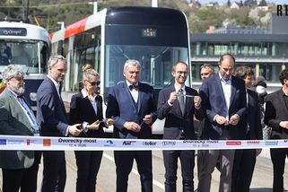 Praha otevřela nový most přes Vltavu. Městská doprava na něj vyjede v sobotu