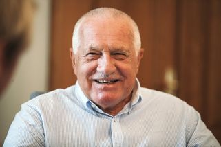 Prezident krátké paměti. Klaus kritizuje Pavla, sá...