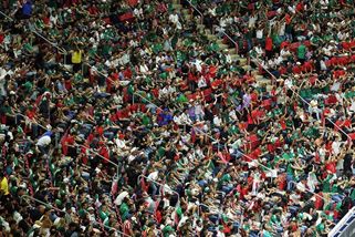 MS fotbal | Mexičtí fanoušci při Kovářově rozehrávce skandovali homofobní pokřik - Sport.cz