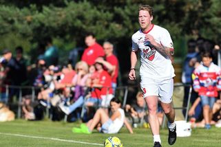 MS fotbal | Konečně to Dědkovi vyšlo! Český mistr světa navštívil fotbalisty a hlásí: Pardubice mají zase jméno - Sport.cz