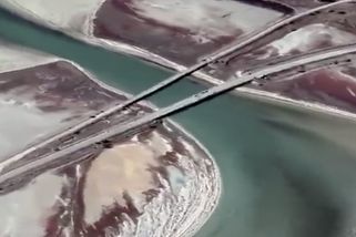 Video: Ukrajinci zasáhli „bránu na Krym“. Proudí přes ni zásoby pro okupanty - Seznam Zprávy