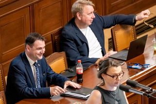 Vedro ve Sněmovně: Pirátky chtěly řešit klimatické dopady, ministr se šklebil