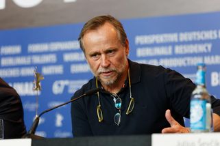 Karel Roden slaví 64 let a žije jako zámecký pán. Z ruiny vybudoval panství, kde chová malé krávy a pěstuje borůvky