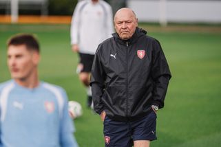 Hádka Koubka s Nedvědem. Hráči pod trenérem nechtěli hrát, tvrdí fotbalový glosátor Vacek