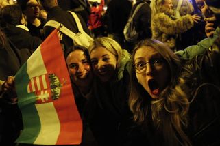 „Oslavy, které nezapomeneme.“ Visegrádští novináři o noci, kdy padl Orbán - Seznam Zprávy