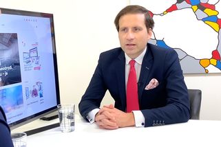 Vysoké ceny ruské ropy u nás jsou paradoxem, říká ekonom Kovanda | FocusOn rozhovory