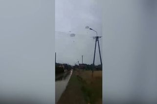 Video: Selhání polských výsadkářů. Padali na střechy a elektrické vedení - Seznam Zprávy