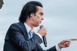 Nick Cave zastavil čas. Lidé ho na Metronomu nosili na ramenou | Headliner