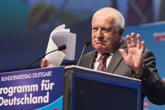 Klaus a Okamura v Německu. Od přehlížení extremismu k sudetoněmecké roztržce