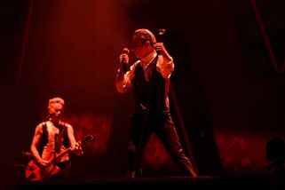 RECENZE: Depeche Mode zaplnili kino Světozor. Koncertní film jako duchovní očištění a přemítání o smrti přinesl jedinečný zážitek