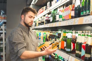 Vyhlašujeme nejhorší pivo z českých supermarketů. Češi si ho pořád kupují a pak se diví, že jim nechutná